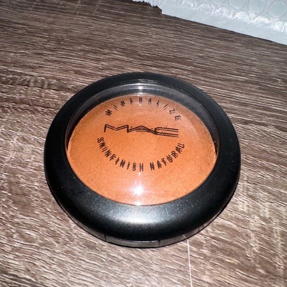 MAC Cosmetics‎ DARK DEEP MINERALIZE SKINFINISH NATURAL